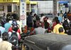Fuel Crisis : पेट्रोल संपणार? अफवेने भीतीचं सावट; प्रशासनाचा मोठा निर्णय, आता मिळणार फक्त इतकंच इंधन!